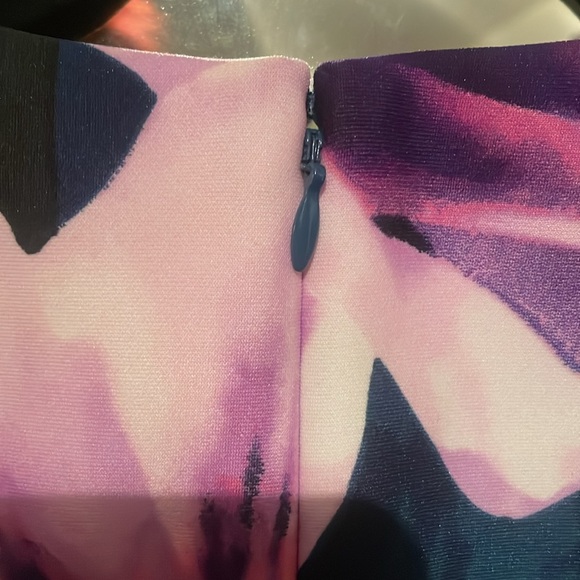 Vince Camuto size 2 - Picture 2 of 5